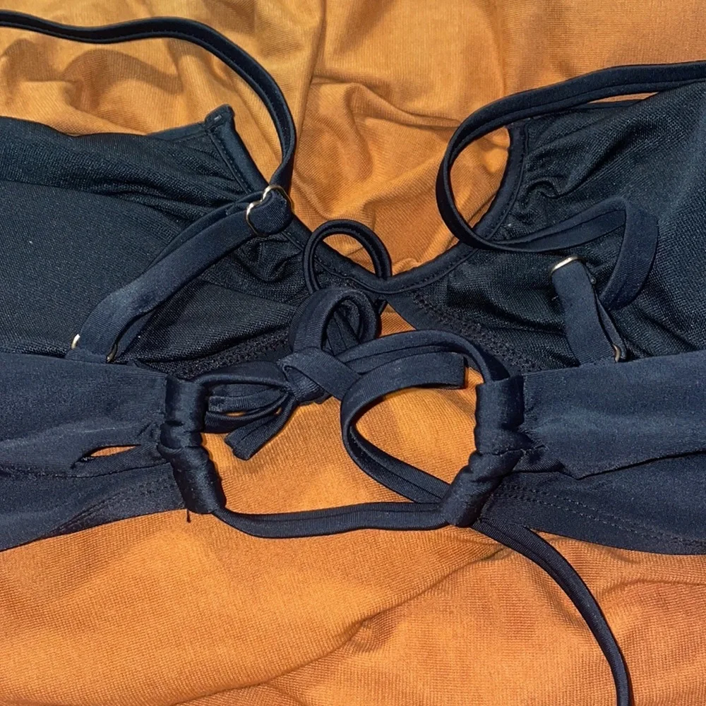 black walmart brand bathing suit top - Picture 2 of 3